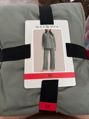 NEW with tags Max & Mia Sage Green Lounge Set - Medium
